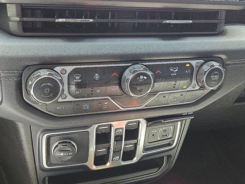 Used 2024 Jeep Wrangler High Altitude AWD/4WD image 28