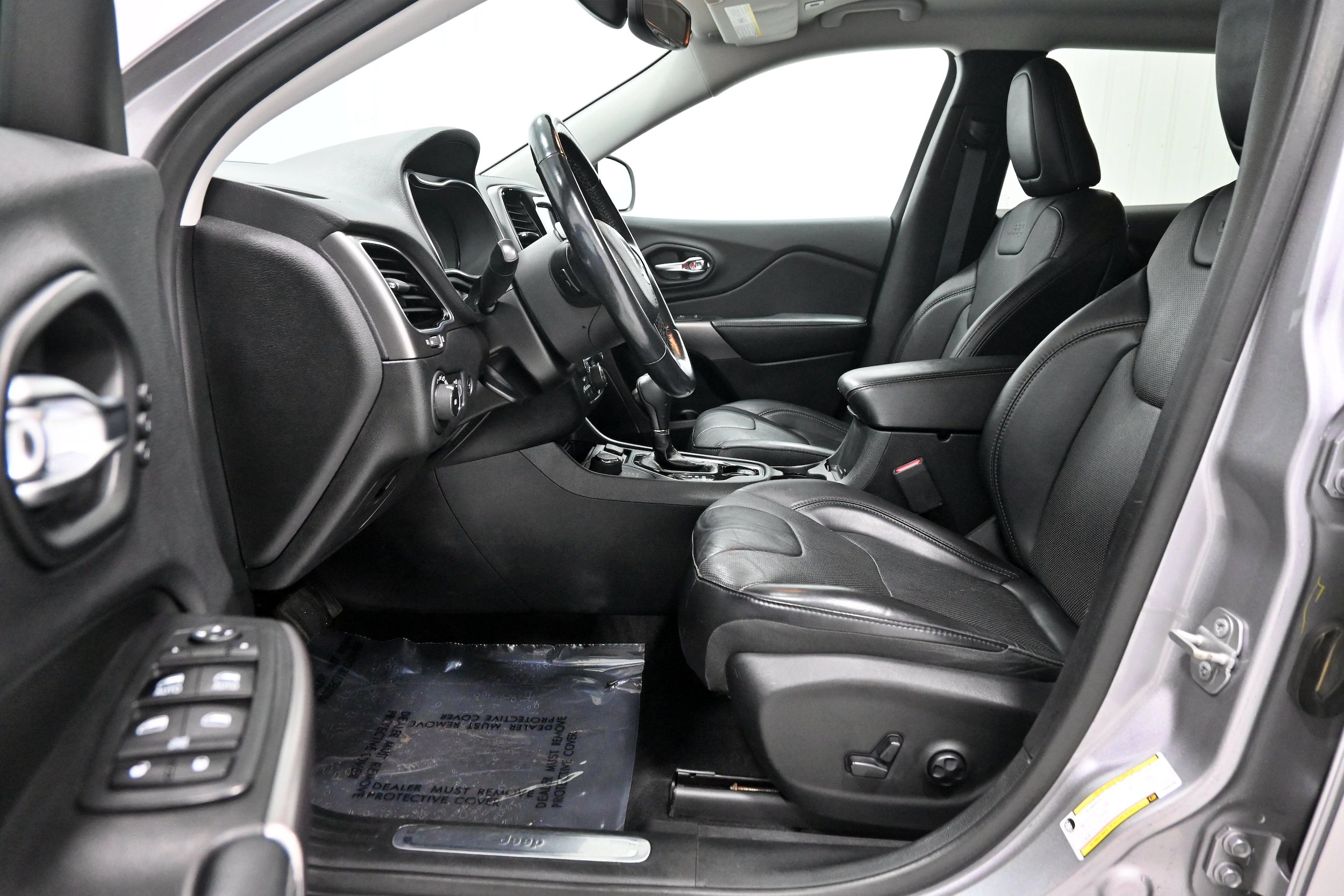 Used 2019 Jeep Cherokee Limited AWD/4WD image 5