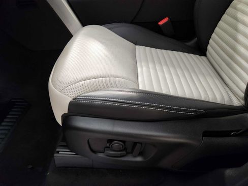 Used 2026 Land Rover Discovery Limited Edition AWD/4WD image 23