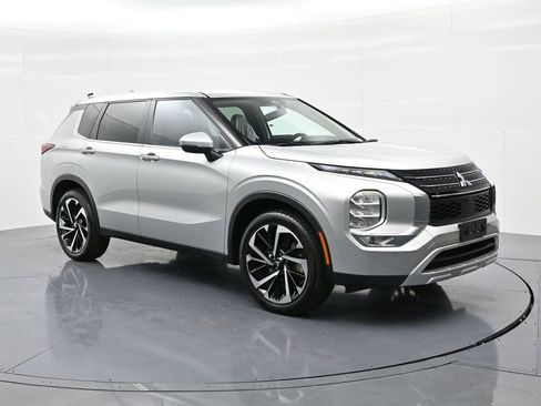 Used 2024 Mitsubishi Outlander SE image 4