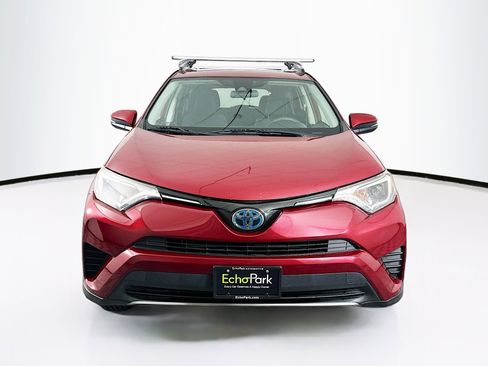 Used 2018 Toyota RAV4 LE image 2