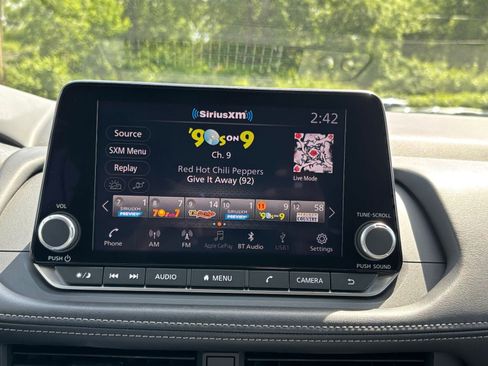 Used 2025 Nissan Rogue SV image 20