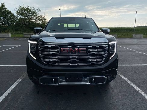 Used 2023 GMC Sierra 1500 Denali AWD/4WD image 2