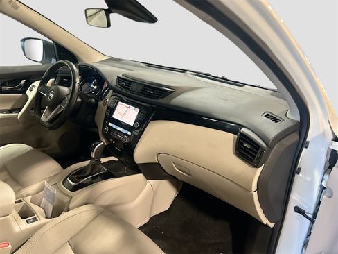 Used 2022 Nissan Rogue Sport SL image 29