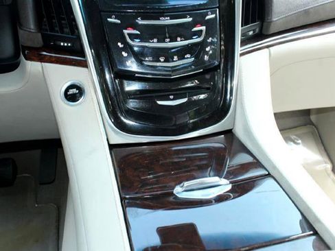 Used 2015 Cadillac Escalade ESV Luxury image 22