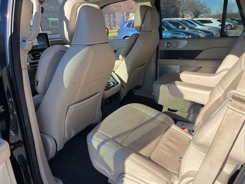 Used 2021 Lincoln Navigator Reserve w/ Luxury Package image 25