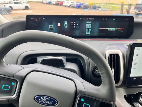 New 2025 Ford Expedition Active image 12