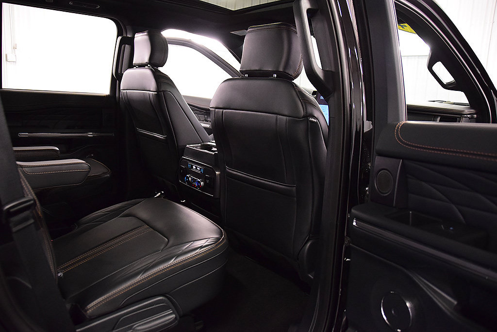 Used 2024 Ford Expedition Platinum AWD/4WD image 31
