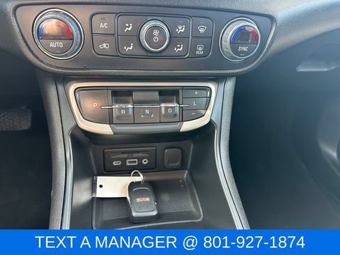 Used 2024 GMC Terrain Denali AWD/4WD image 27