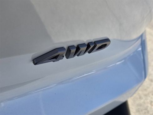 New 2026 Nissan Pathfinder SV image 9