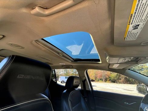 Used 2022 GMC Acadia Denali w/ Denali Technology Package image 25