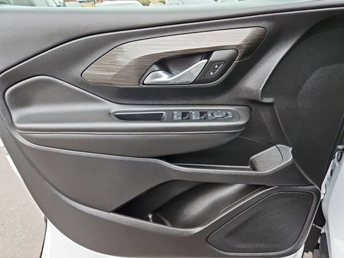 Used 2024 GMC Terrain SLE image 23