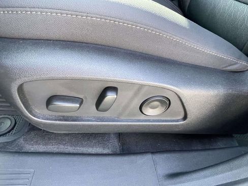 Used 2025 Chevrolet Equinox LT w/ Convenience Package II FWD image 15