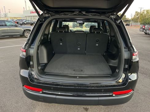 New 2025 Jeep Grand Cherokee Limited w/ Black Appearance Package image 35