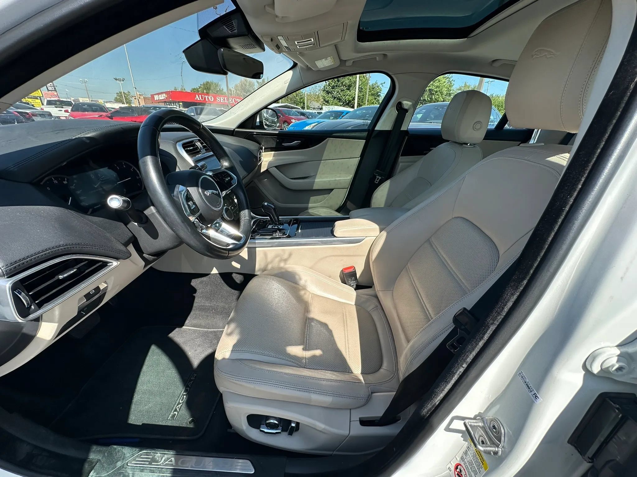 Used 2020 Jaguar XE S RWD image 10