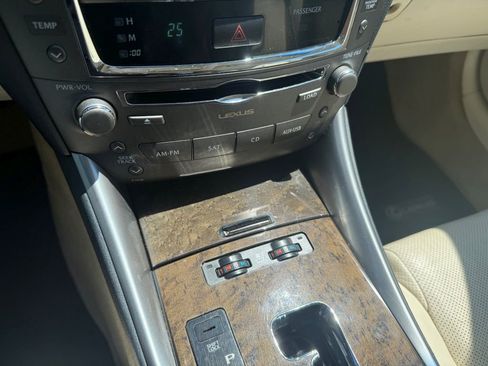Used 2010 Lexus IS 350C RWD image 29