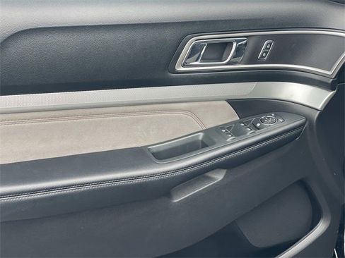 Certified 2017 Ford Explorer XLT w/ Equipment Group 202A image 21