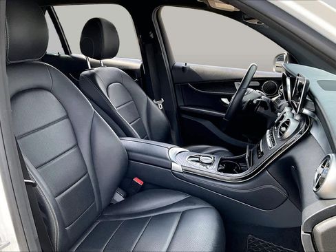 Used 2018 Mercedes-Benz GLC 300 4MATIC image 8