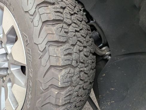 Used 2023 Chevrolet Silverado 2500 Custom w/ Custom Value Package image 9