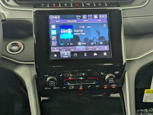 New 2025 Jeep Grand Cherokee Laredo X w/ Luxury Tech Group I image 22