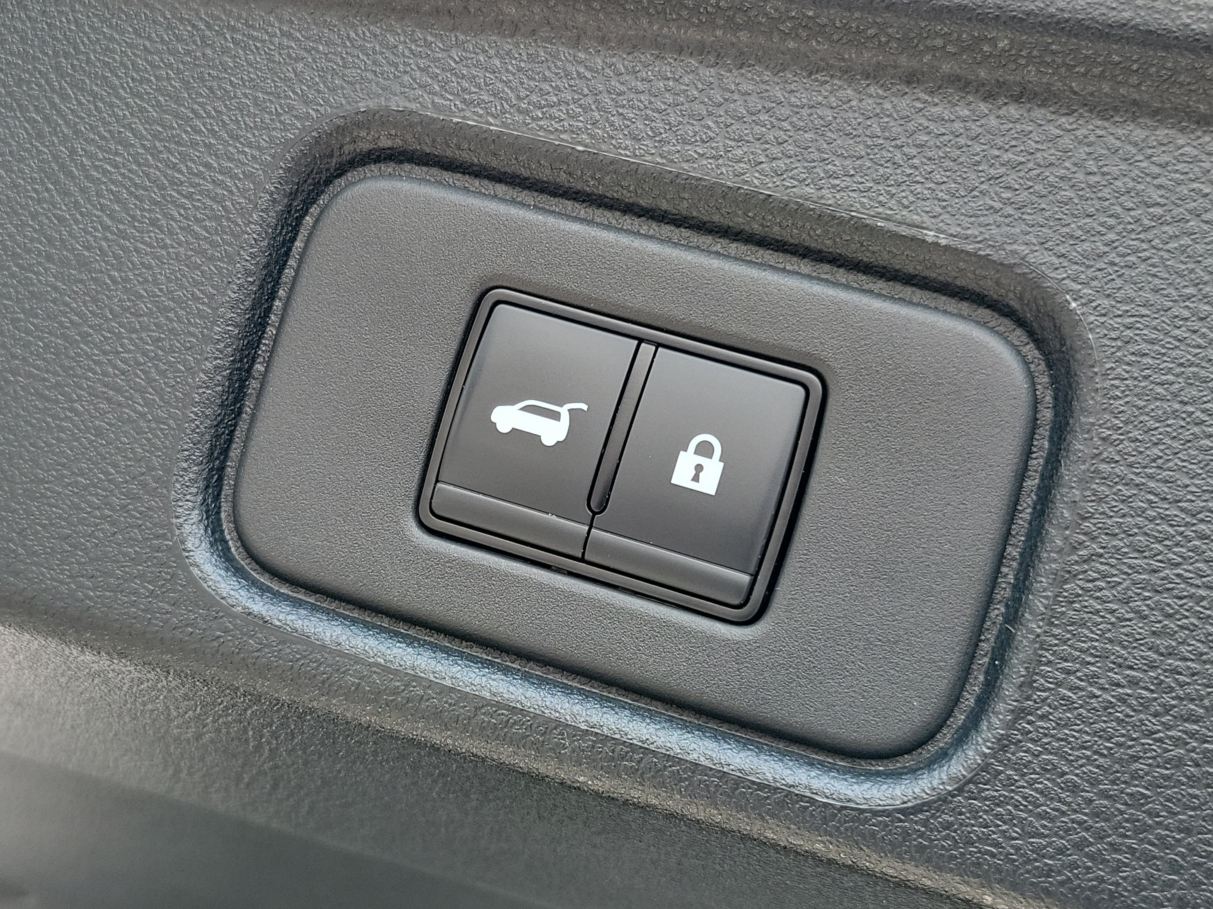 Used 2025 Nissan Pathfinder SL AWD/4WD image 10