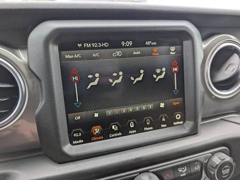 Used 2023 Jeep Wrangler Sahara image 27