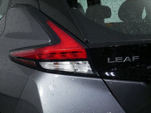 Used 2025 Nissan Leaf S FWD image 12