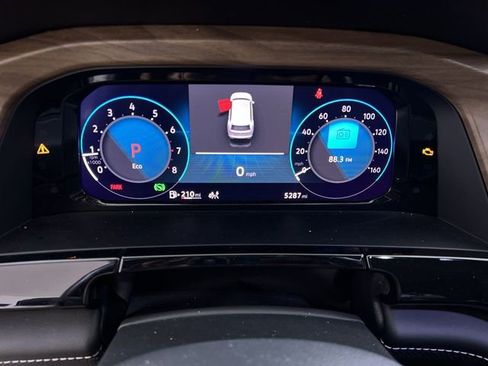 Used 2025 Volkswagen Atlas SE image 15