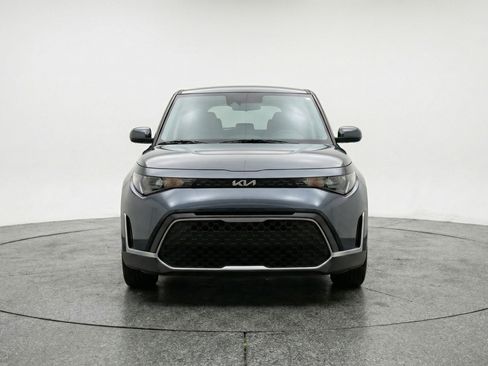 Used 2025 Kia Soul LX w/ LX Technology Package FWD image 2
