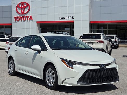 Used 2021 Toyota Corolla LE FWD image 1