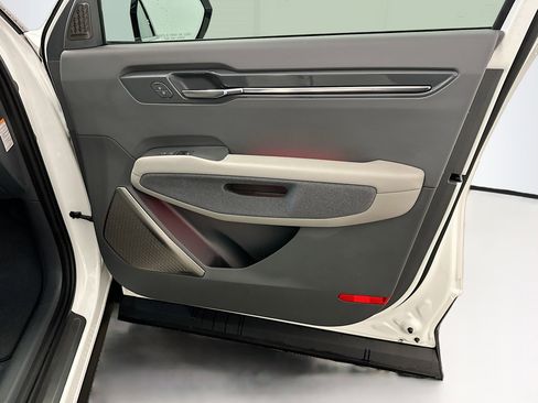 Used 2024 Kia EV9 Land image 36