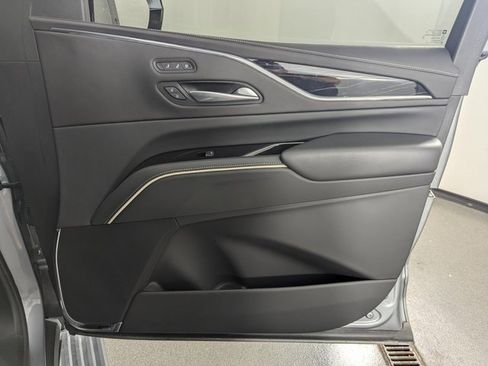 Used 2024 Cadillac Escalade Sport w/ LPO, ONYX Package image 21