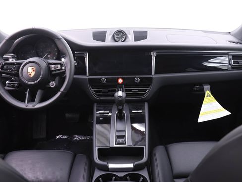 Used 2026 Porsche Macan AWD/4WD image 21