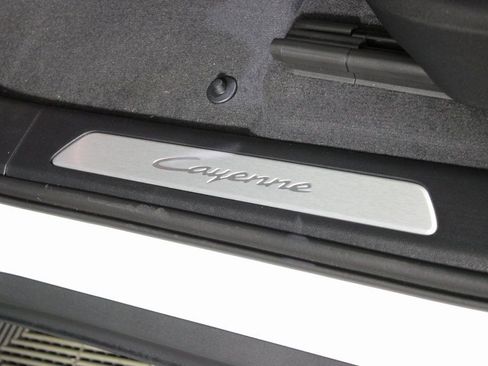 Certified 2025 Porsche Cayenne image 19