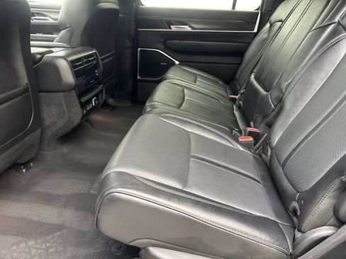 Used 2024 Jeep Wagoneer L Series II RWD image 33