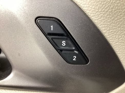 Used 2024 Chrysler Pacifica Touring-L FWD image 19