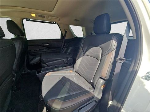 Used 2024 Nissan Pathfinder Platinum w/ Lighting Package (N93) FWD image 15