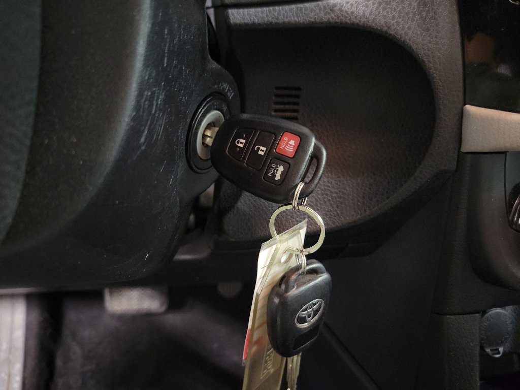 Used 2015 Toyota Corolla LE FWD image 20
