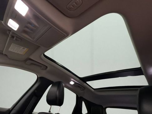 Used 2025 Ford Escape Platinum AWD/4WD image 25