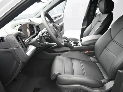 New 2025 Porsche Cayenne S image 22