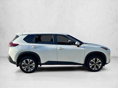 Used 2023 Nissan Rogue SV image 4