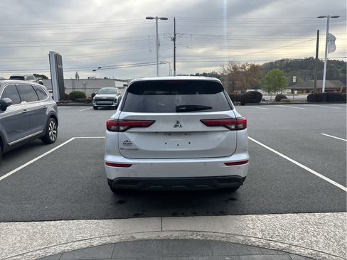 Used 2022 Mitsubishi Outlander ES image 4