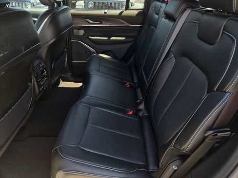 Used 2023 Jeep Grand Cherokee Overland w/ Advanced Protech Group III AWD/4WD image 11