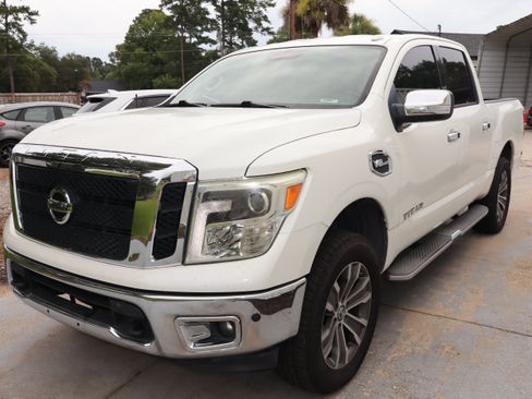 Used 2017 Nissan Titan SL AWD/4WD image 6