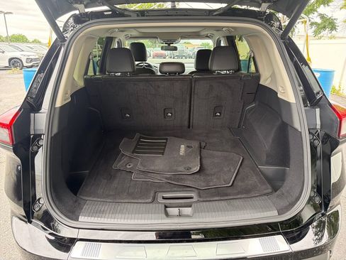 Used 2025 Nissan Rogue SV w/ SV Premium Package FWD image 28