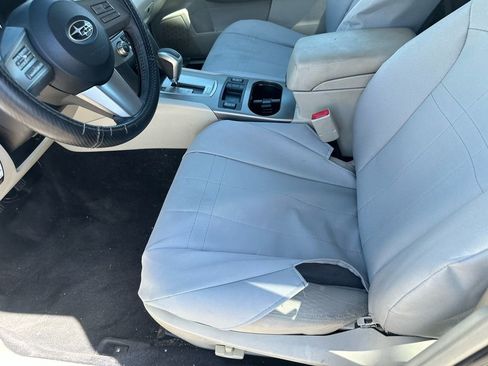 Used 2010 Subaru Outback 2.5i Premium AWD/4WD image 39