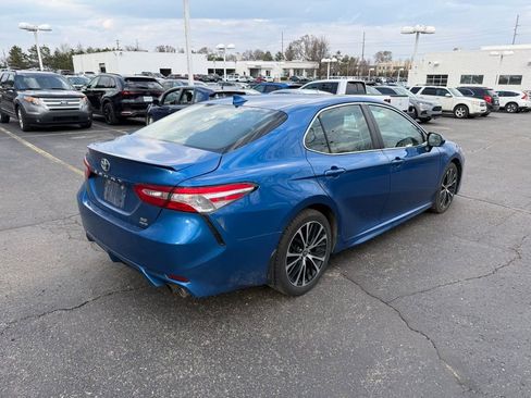 Used 2020 Toyota Camry SE w/ Cold Weather Package image 3