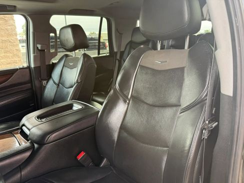 Used 2018 Cadillac Escalade Luxury AWD/4WD image 44