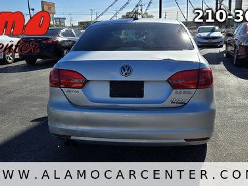 Used 2012 Volkswagen Jetta SEL image 4