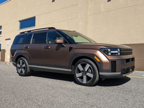 Used 2025 Hyundai Santa Fe Limited image 2